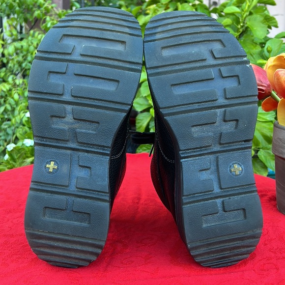 Dr. Martens Daisy Flower Embossed Black Chunky Platform Ankle Boots 😍 - Picture 16 of 17